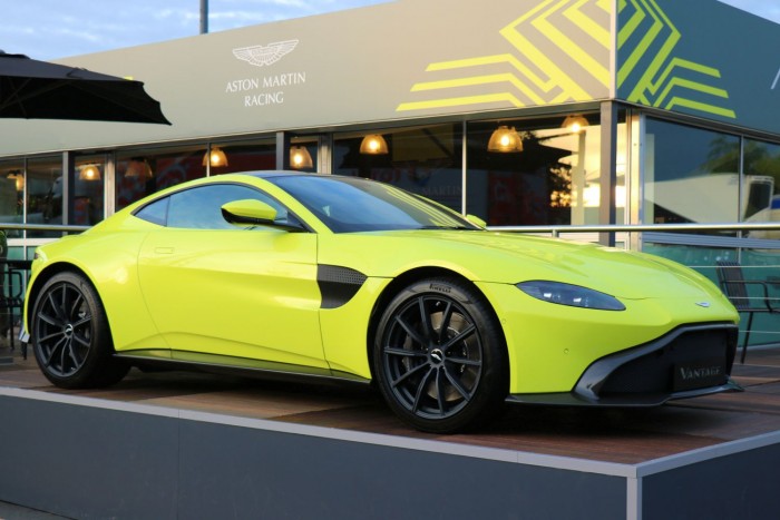 Ennyit kell reszelni egy Aston Martinon, hogy versenyautó legyen 1 Ennyit kell reszelni egy Aston Martinon, hogy versenyautó legyen 1