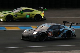 Ezek a versenyautók szorongatják a Porsche 911-est