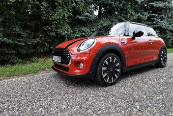 Érdekesebb autó lett a MINI pár zászlótól?
