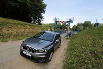 Áthajtottunk Európa legfurább hídjain, mindkettő itt van a Tiszán