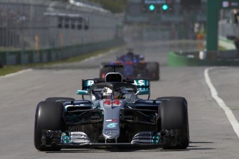 F1: Hamiltonra nehéz verseny vár