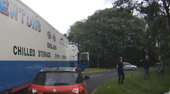 Bepipult a suzukis, lefejelte a kamionost