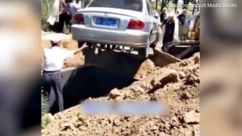 Kedvenc autójában temettek el egy kínai férfit