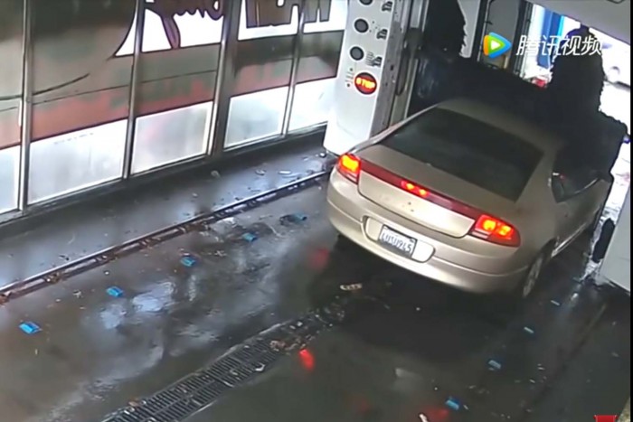 Tragikusan végződött az egyszerű autómosás