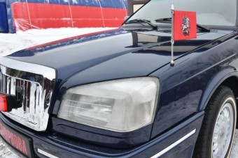 Ritka orosz limuzin bukkant fel