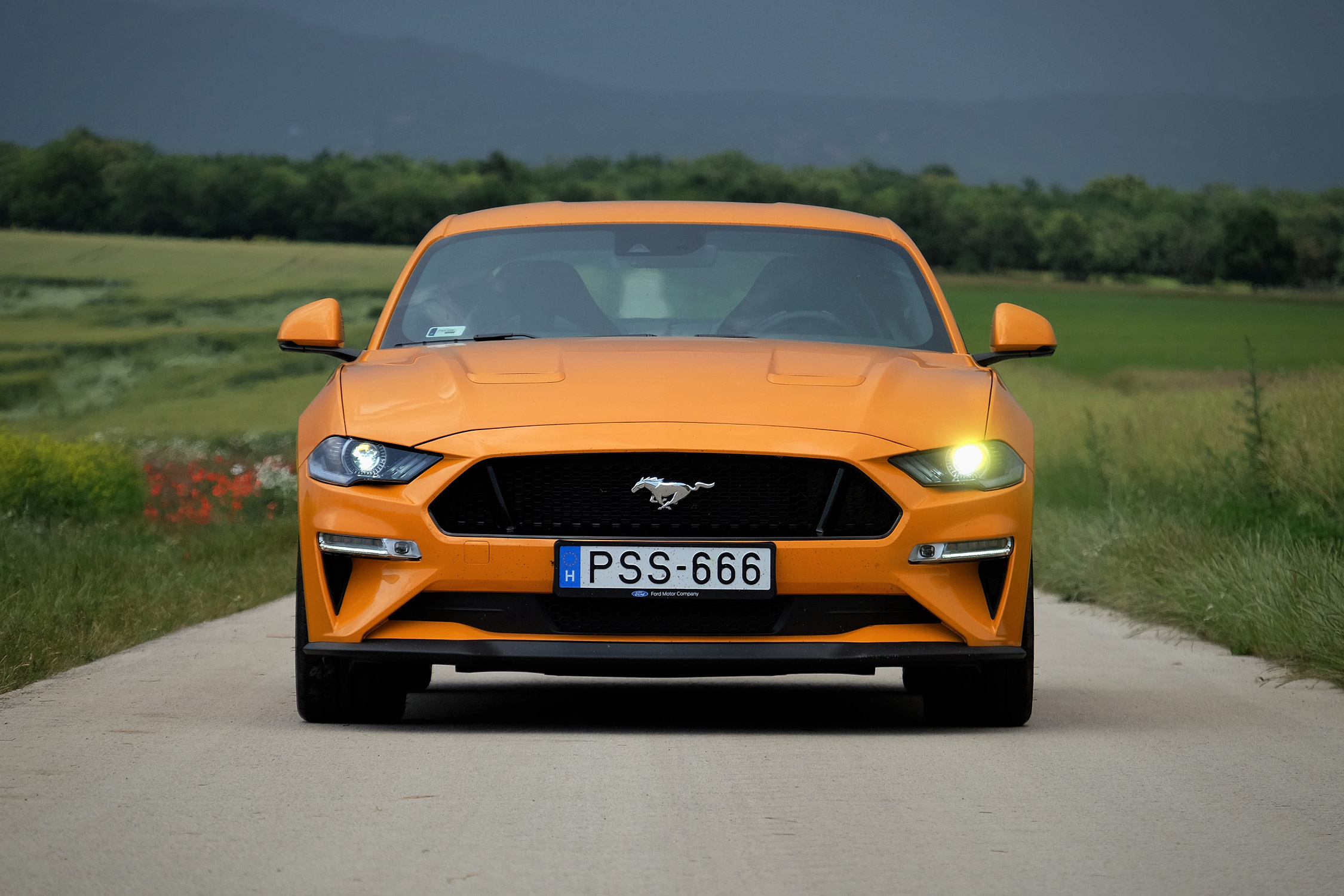 Mindenből még egy kicsit több – Ford Mustang 1