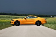 Mindenből még egy kicsit több – Ford Mustang 27