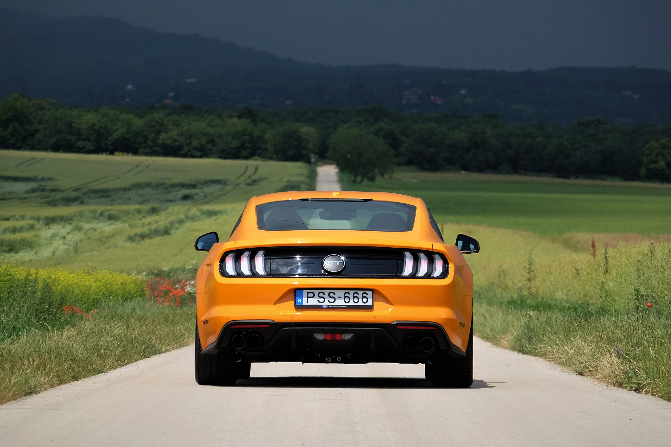 Mindenből még egy kicsit több – Ford Mustang 7