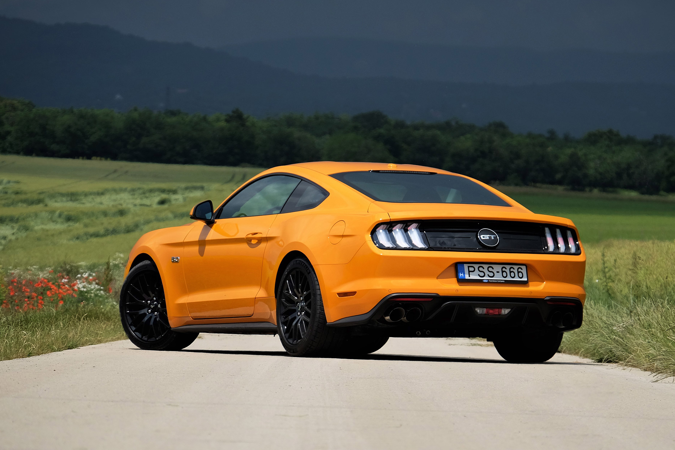 Mindenből még egy kicsit több – Ford Mustang 6