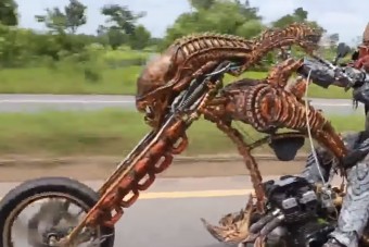 Megtaláltuk a világ legfélelmetesebb motorosát, a Szellemlovas elbújhat