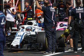 F1: Így tévedt el Szirotkin a bokszutcában – videó
