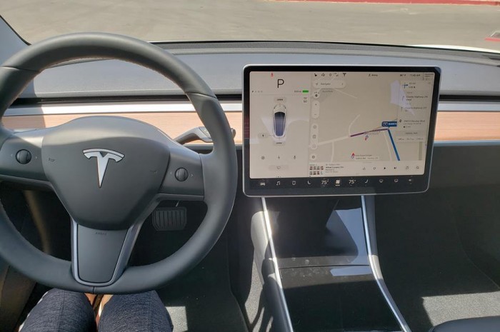 Telefonnal nyitható az új Tesla Model 3 1 Telefonnal nyitható az új Tesla Model 3 1