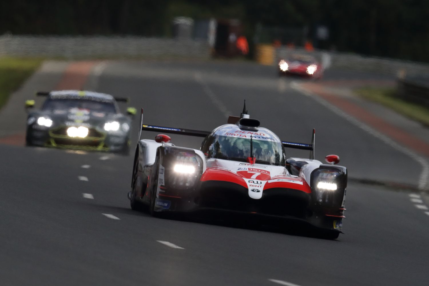 A Toyota a mezőny ura Le Mans-ban 7