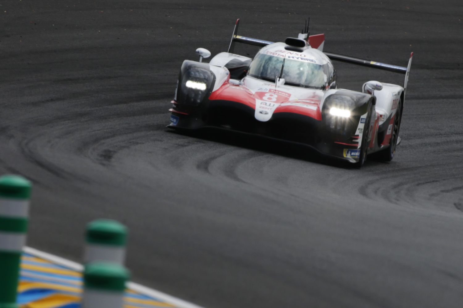 Diadalért száguld a Toyota Le Mans-ban 9