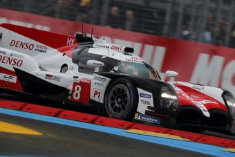 Diadalért száguld a Toyota Le Mans-ban