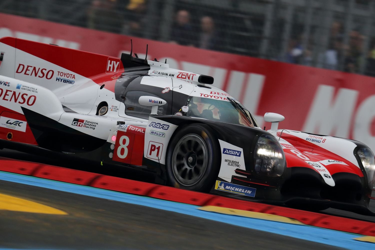 Diadalért száguld a Toyota Le Mans-ban 8