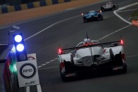 Diadalért száguld a Toyota Le Mans-ban 15