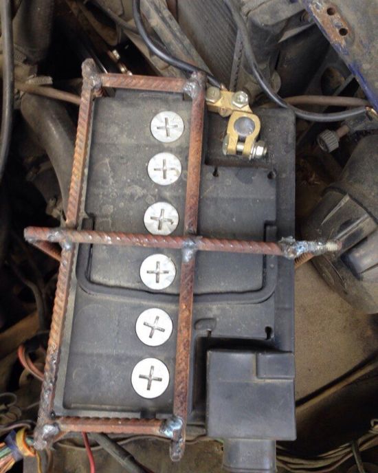 Ilyen az igazi vadkelet, fémketrec védi az akkut a tolvajoktól 1