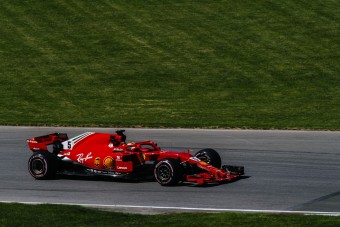 F1: Vettel pályarekorddal hozta a pole-t