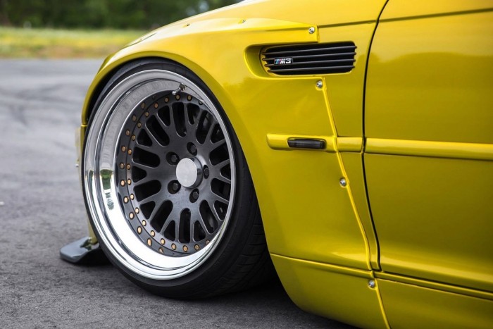 Szívesen karcolnánk az aszfaltot ezzel a porba ültetett BMW M3-assal 7