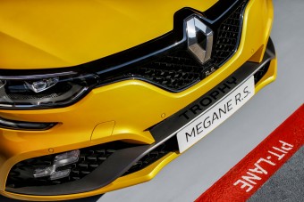 300 lóerős az új Renault Mégane R.S. Trophy