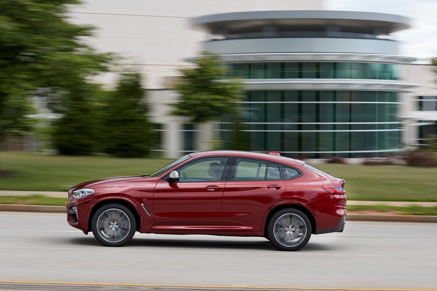 Több mint kétszáz új fotón a vadonatúj BMW X4 165