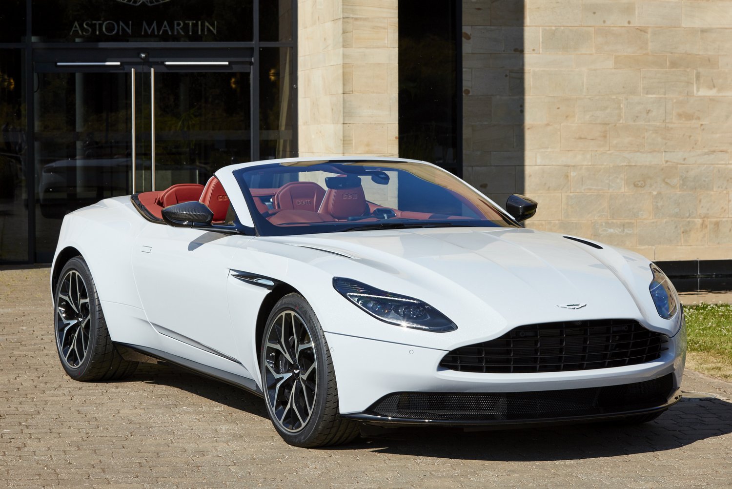 Egyedi DB11-esek az Aston Martintól 4