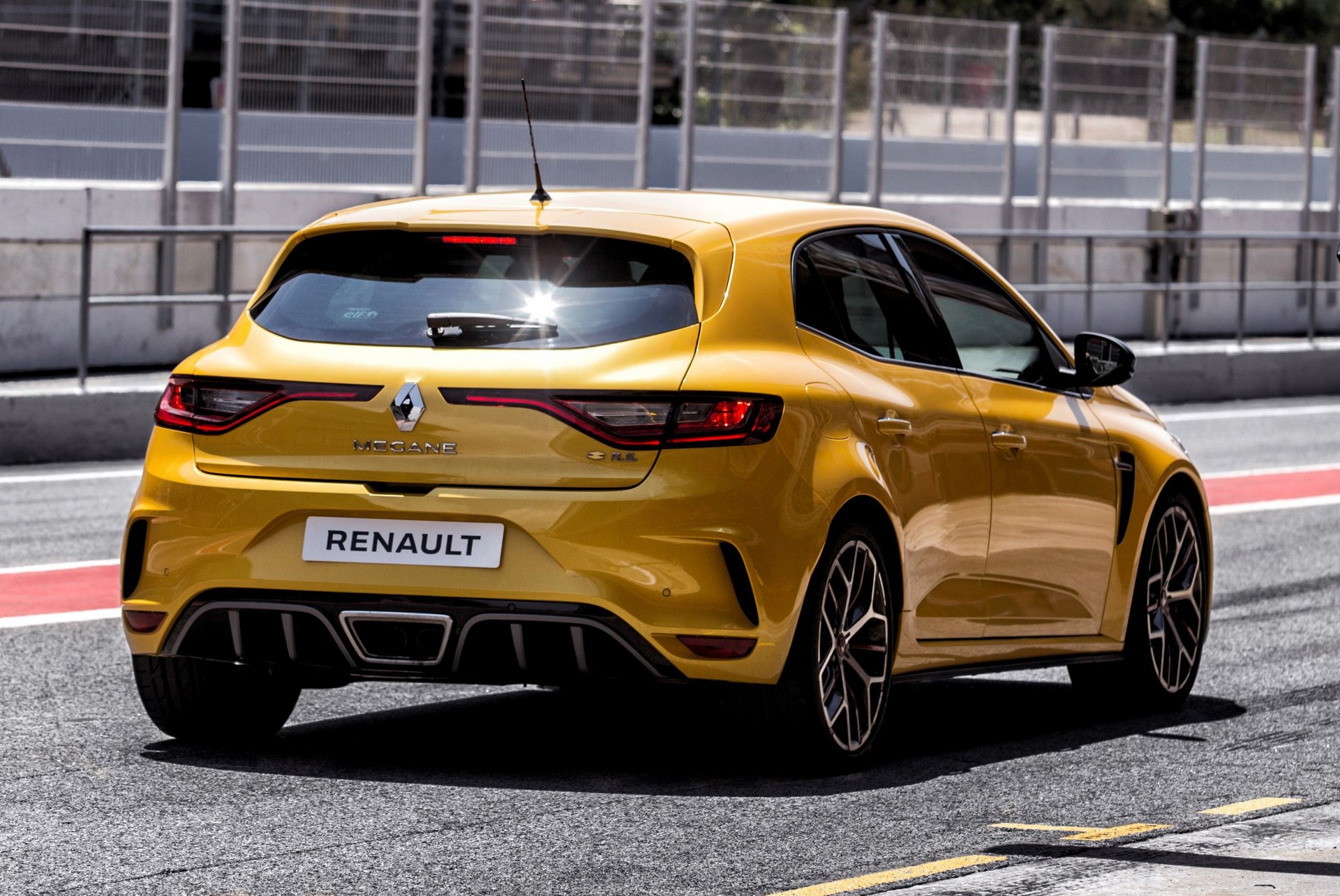 300 lóerős az új Renault Mégane R.S. Trophy 3