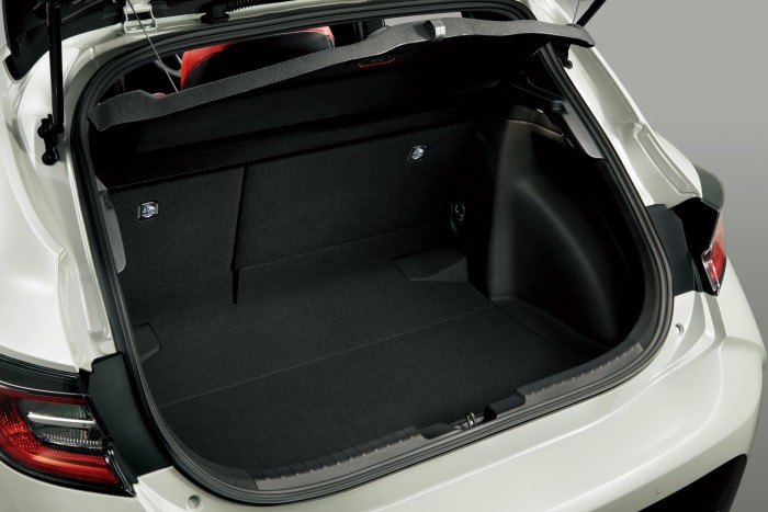 Hálózatba kapcsolt Corolla, fiataloknak 8