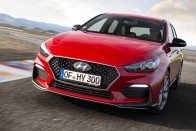 Félig sportos verzióval erősít a Hyundai i30 2