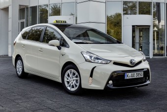 Taxisokat ugraszt egymásnak a Toyota