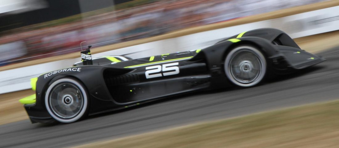 Videón a sofőr nélküli robot-versenyautó!