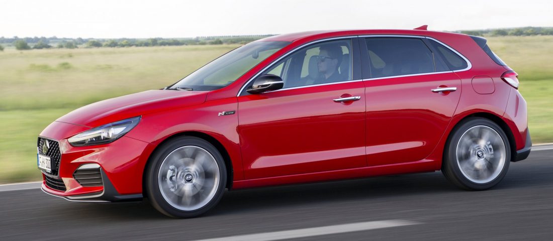 Félig sportos verzióval erősít a Hyundai i30