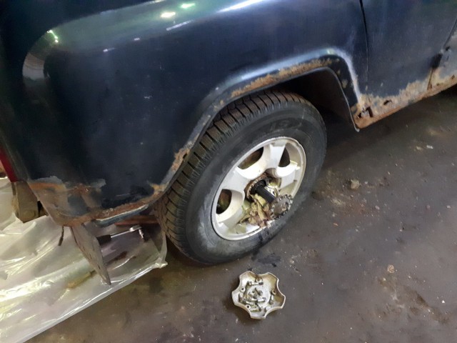 Meglepődsz, ha kiderül, hány éves ez a totálisan szétrohadt UAZ 3