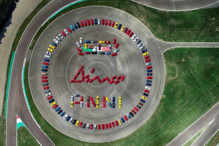 Dinoparkká változott Maranello 6 | Vezess Dinoparkká változott Maranello 6