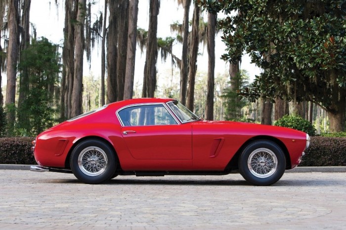 Jótékony célra árvereznek el egy LaFerrarit 1