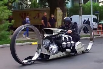 Megszületett minden idők legértelmetlenebb motorkerékpárja