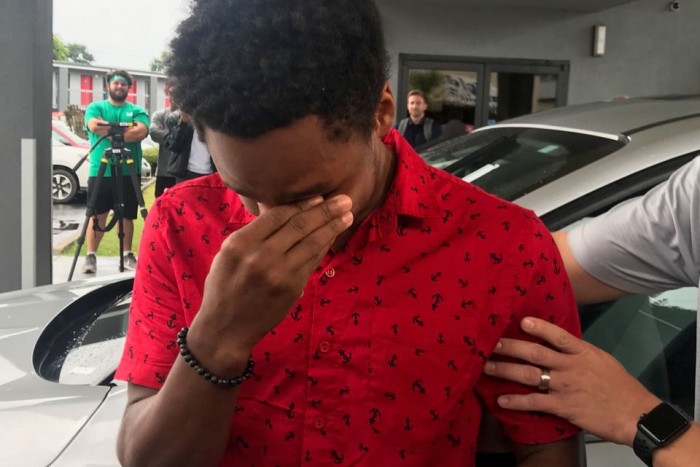 Első munkanapján autót kapott ajándékba 2