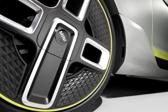 Merész részletekkel érkezik az elektromos MINI