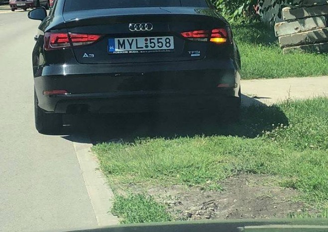 Lángol a Facebook: egy gyorshajtó anyuka le akarta járatni a magyar rendőröket, csúnyán benézte 1 Lángol a Facebook: egy gyorshajtó anyuka le akarta járatni a magyar rendőröket, csúnyán benézte 1