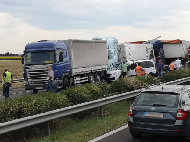 Halálos tömegbaleset az M3-ason – Fotók 1