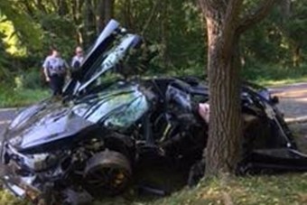 Egy nap után zúzta le a méregdrága sportautót