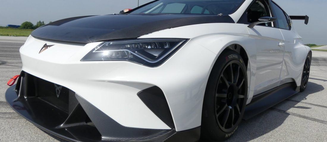 Pályára vitték az első elektromos túraautót