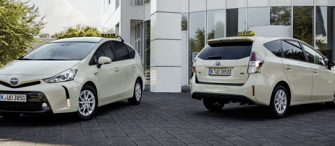 Taxisokat ugraszt egymásnak a Toyota