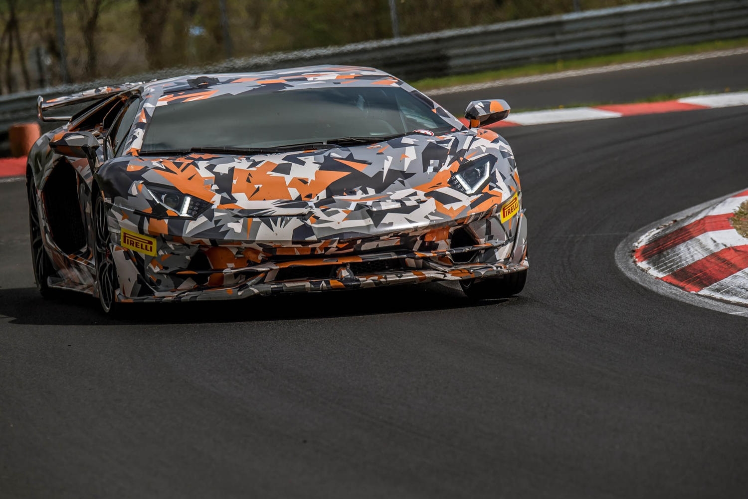 Rekorder kört futott az Aventador SVJ a Nürburgringen 5