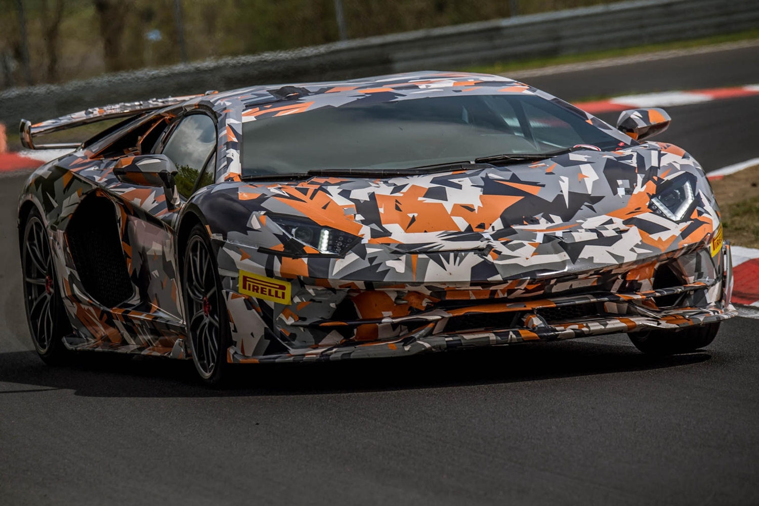 Rekorder kört futott az Aventador SVJ a Nürburgringen 6