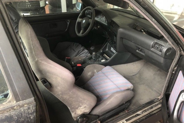 Kincset érő BMW-t rohasztottak egy kertben 6