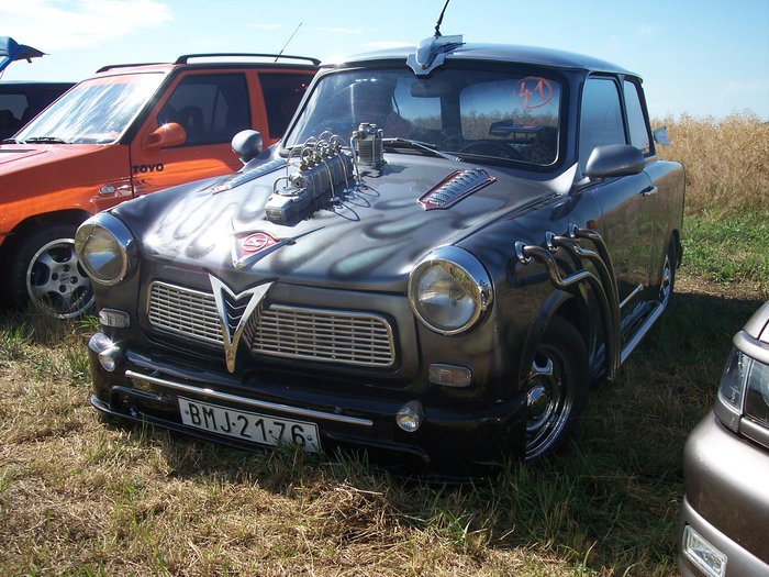 A nap legfontosabb kérdése: Gagyi, vagy profi ez a szétfaragott Trabant? 6