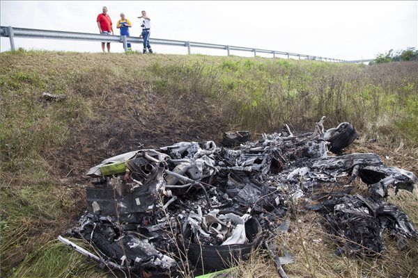 300 km/órával tolta Lamborghinivel a fiatal lány, de a hozzászólásokon ámulunk igazán 1 300 km/órával tolta Lamborghinivel a fiatal lány, de a hozzászólásokon ámulunk igazán 1