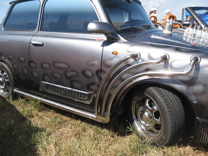 A nap legfontosabb kérdése: Gagyi, vagy profi ez a szétfaragott Trabant? 4